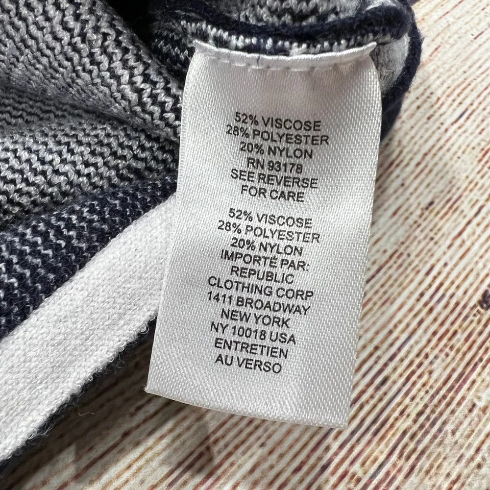 TAHARI Women Black White Abstract‎ Print Crew Neck Sweater Top Size Small - Picture 3 of 7